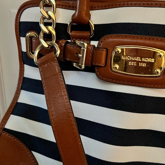 Michael Kors large Navy and white stripe with brown leather straps and handles - Picture 3 of 11